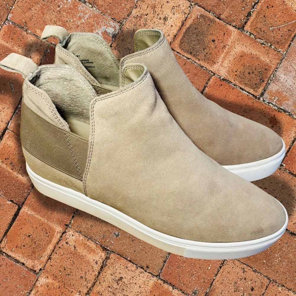 Women’s Steve Madden taupe suede Shane sneakers. VGUC. Size 8.5
